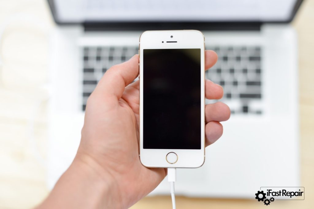 Τα 5 Επικίνδυνα Λάθη Που Κάνεις Στη Φόρτιση Του iPhone!