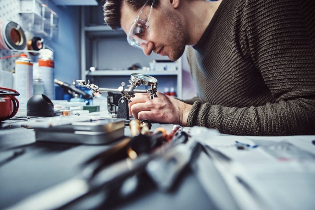 electronic-technician-repair-damaged-smartphone-in-the-workshop-1.jpg