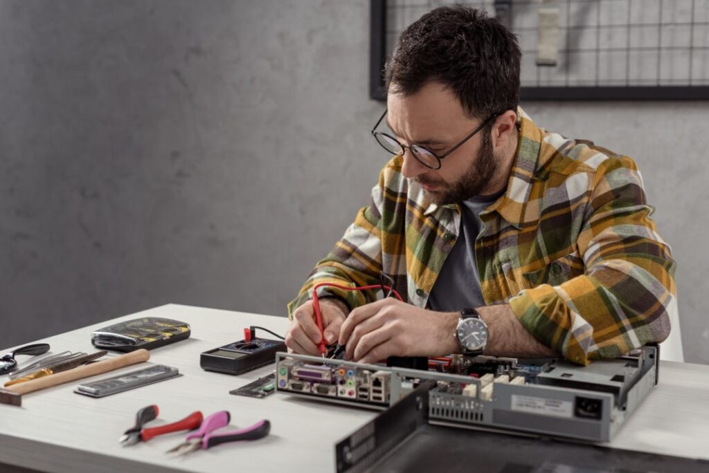 repairman-using-multimeter-while-fixing-computer.jpg